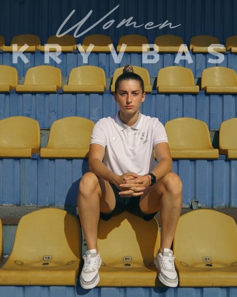 Фото дня. После сильной критики жены Зеленского за фотосессию, украинские футболистки устроили фотофлешмоб в поддержку первой леди