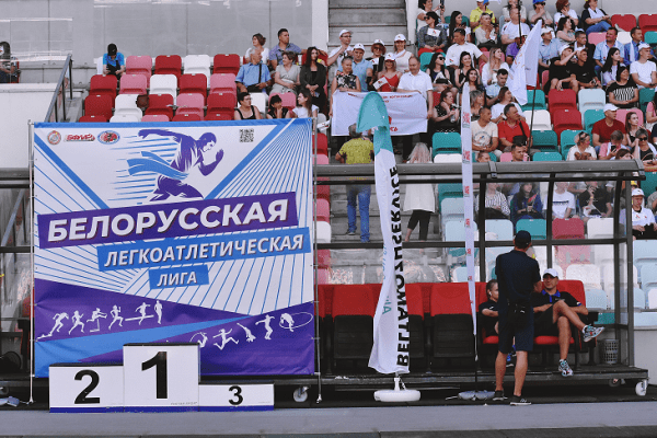 На трибунах ЧБ по легкой атлетике царила пустота – Недосеков хотел тысяч зрителей, но они остались на топ-турнирах (там и дожди нипочем)