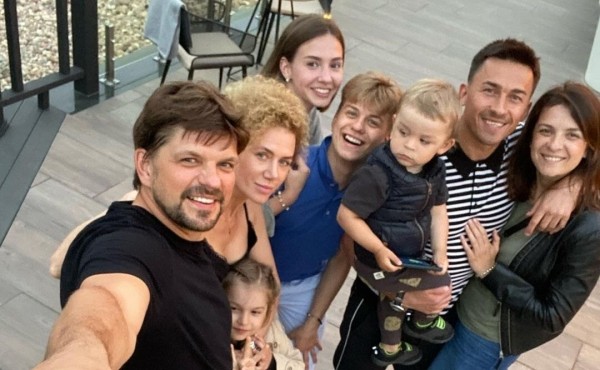 Как главные фанаты Лукашенко от спорта нашли жен и мужей: подарки из США, поход в парикмахерскую, в сводниках – друзья и мамы