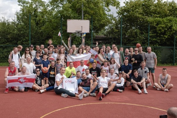 Топовая баскетболистка провела фантастическое лето: гоняла на авто по Европе и встречалась с беларусами, уехавшими с Родины из-за репрессий, – вот кого она увидела Топовая баскетболистка провела фантастическое лето: гоняла на авто по Европе и встречалась с беларусами, уехавшими с Родины из-за репрессий, – вот кого она увидела