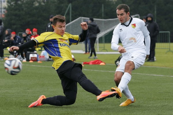 Беларусь с Белостоком связывают не только шоп-туры, но и футбол: туда едут игроки из ЧБ (помните фэйл Савицкого?), местный клуб основан полком, который стоял в Пинске Беларусь с Белостоком связывают не только шоп-туры, но и футбол: туда едут игроки из ЧБ (помните фэйл Савицкого?), местный клуб основан полком, который стоял в Пинске