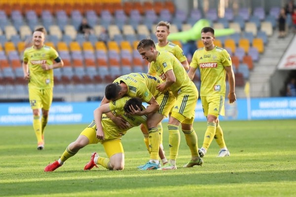 Футбол. Чемпионат Беларуси. 17-й тур. БАТЭ сыграет с "Белшиной", минское "Динамо" — с "Арсеналом". Онлайн — в 17.30
Футбол. Чемпионат Беларуси. 17-й тур. БАТЭ сыграет с "Белшиной", минское "Динамо" — с "Арсеналом". Онлайн — в 17.30