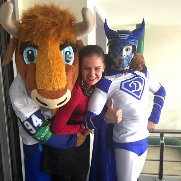 Дочь поставленного вице-премьером члена исполкома АБФФ любила бывать на Западе – а когда-то работала на Чижа и ярко болела за Россию в хоккее Дочь поставленного вице-премьером члена исполкома АБФФ любила бывать на Западе – а когда-то работала на Чижа и ярко болела за Россию в хоккее