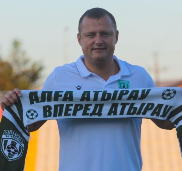 Футбол. Виталий Жуковский официально возглавил "Атырау"
Футбол. Виталий Жуковский официально возглавил "Атырау"
