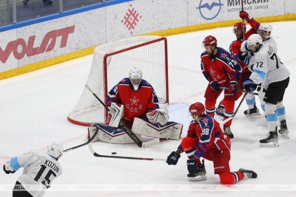 ФОТОФАКТ: Товарищеский матч "Динамо-Минск" - ЦСКА ФОТОФАКТ: Товарищеский матч "Динамо-Минск" - ЦСКА