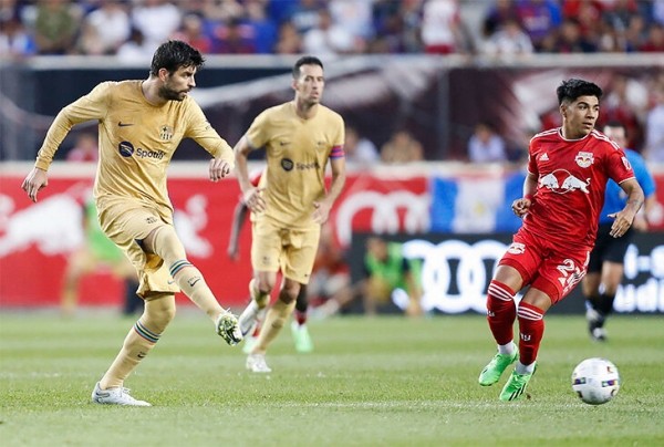 «Барса» должна игрокам 389 миллионов евро – из-за отсрочек зарплат и бонусов. Но они готовы уступать снова «Барса» должна игрокам 389 миллионов евро – из-за отсрочек зарплат и бонусов. Но они готовы уступать снова