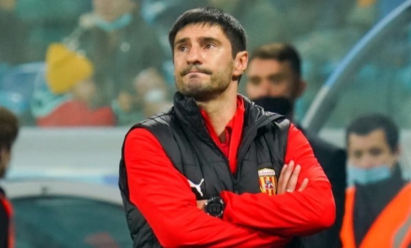 Ох, похоже, Гончаренко снова прокинули с работой в России. Тренер, которого будто бы должен был сменить беларус, заявил, что как раз выпивает с ним