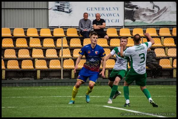 &laquo;Некомфортно думать о будущем в стране без законов&raquo;. Выступивший против режима футболист &laquo;вышки&raquo; в Д5 Польши не потерял в деньгах, но хочет работать вне спорта