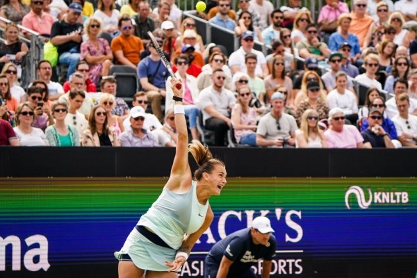 В 2022-м Соболенко доминирует по ряду показателей, но от этого только опускается в рейтинге. Главные проблемы – подача и безволие