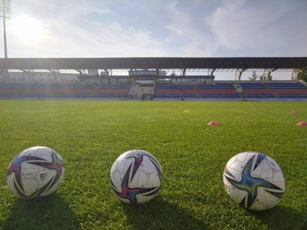 Футбол. "Днепр", пропустив три мяча, победил "Белшину"
Футбол. "Днепр", пропустив три мяча, победил "Белшину"