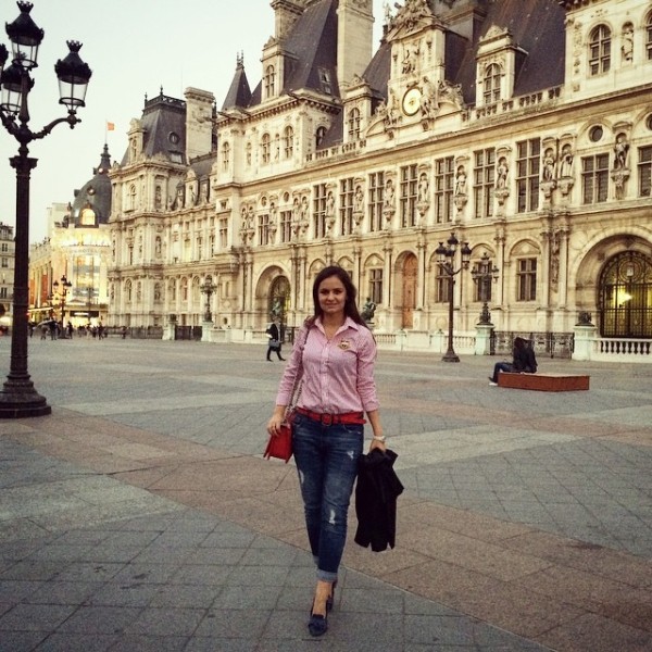 Дочь поставленного вице-премьером члена исполкома АБФФ любила бывать на Западе – а когда-то работала на Чижа и ярко болела за Россию в хоккее Дочь поставленного вице-премьером члена исполкома АБФФ любила бывать на Западе – а когда-то работала на Чижа и ярко болела за Россию в хоккее