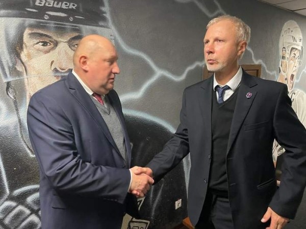 Хоккей.  "Брест" после выхода в "финал четырех" Кубка Салея поздравил священник
 