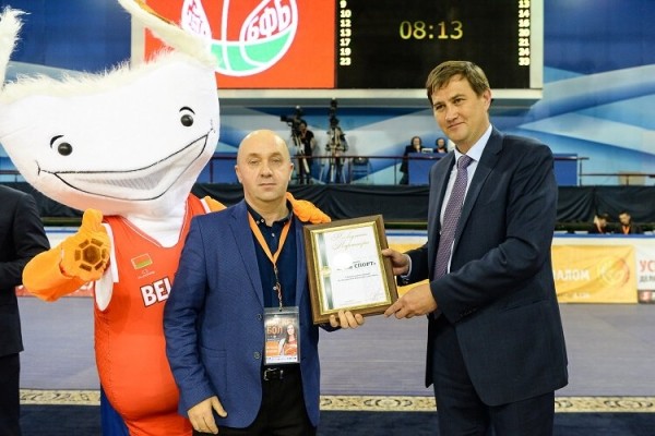 Друг Ковальчука загнал «Спортивную панораму» в дно, и ему нашли на замену универсала – большого любителя путешествий за счет федераций и НОК