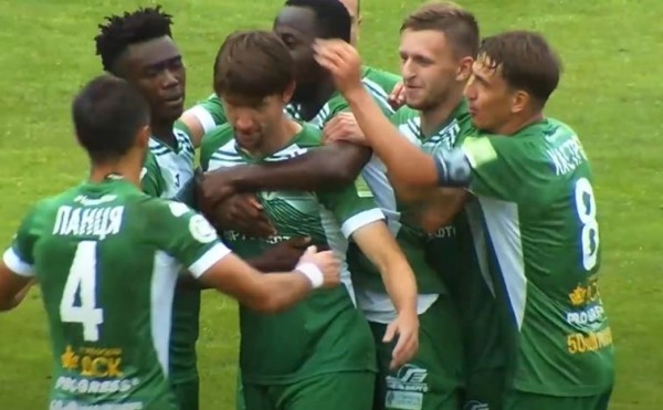 Футбол. Полузащитник "Гомеля" Дмитрий Бага забил мяч-красавец а ворота "Арсенала"
Футбол. Полузащитник "Гомеля" Дмитрий Бага забил мяч-красавец а ворота "Арсенала"