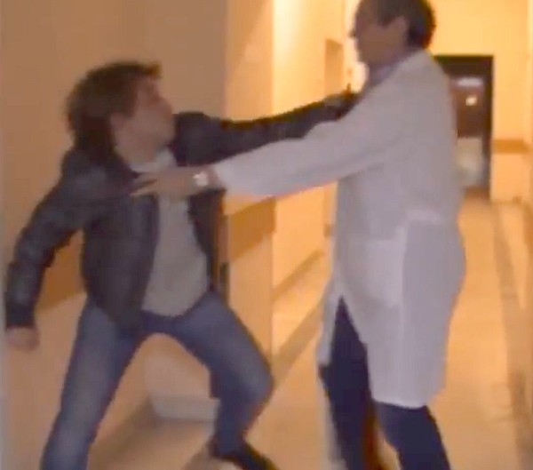 В чемпионат Беларуси по хоккею подписали очередного звездного россиянина-выпивоху &ndash; этот, правда, еще и топит за войну в Украине, а также любит петь шансон