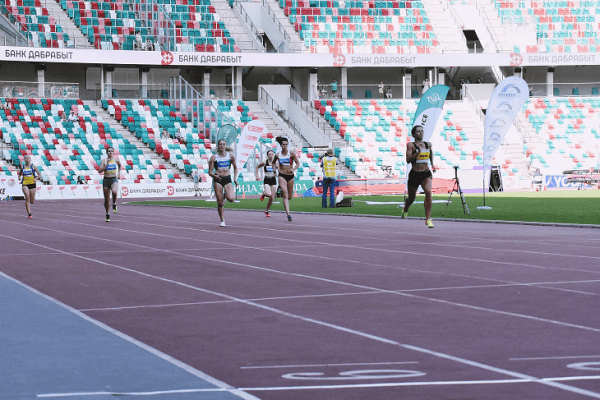 На трибунах ЧБ по легкой атлетике царила пустота – Недосеков хотел тысяч зрителей, но они остались на топ-турнирах (там и дожди нипочем)