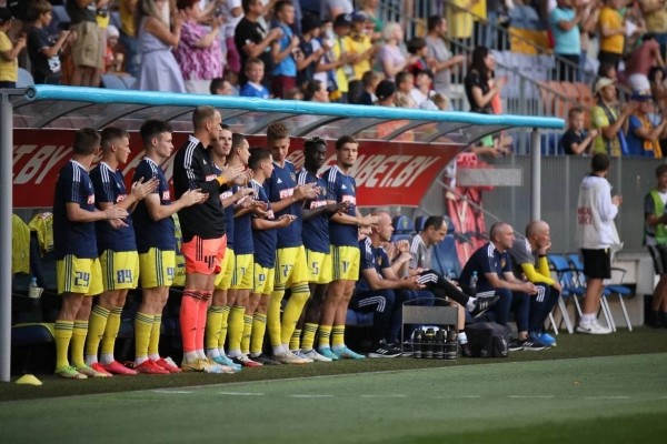 Выверенные цвета БАТЭ, кричалки а-ля Ботников и троеборье Баскова – дарим аттракционы для ябатек, которых едут развлекать лидеры ЧБ, АБФФ и борцы