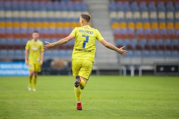 Футбол.  Чемпионат Беларуси. 16-й тур. Минское "Динамо" против "Минска", БАТЭ примет "Славию", и еще один матч. Онлайн — в 16.00
  