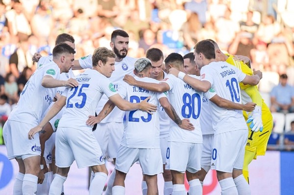 «Если ты боишься себя на поле, лучше сразу уехать». Экс-тренер брестского «Динамо» строит очень смелый футбол в РПЛ и не осудил войну (на Родине не понимают) «Если ты боишься себя на поле, лучше сразу уехать». Экс-тренер брестского «Динамо» строит очень смелый футбол в РПЛ и не осудил войну (на Родине не понимают)