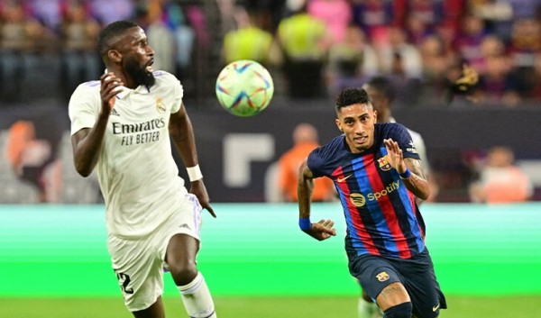 «Барса» бросает вызов «Реалу» через громкие трансферы, но у команды Анчелотти больше плюсов в гонке