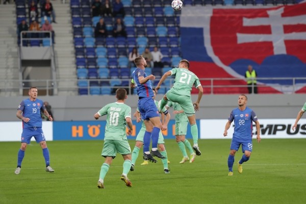 Футбол. Сборная Беларуси не может победить в 13 официальных матчах подряд
Футбол. Сборная Беларуси не может победить в 13 официальных матчах подряд