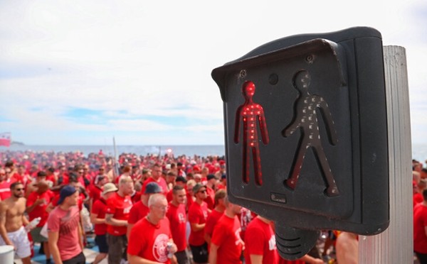 Массовая драка фанатов прямо на стадионе – зарубились «Кельн» и «Ницца». Матч едва не отменили Массовая драка фанатов прямо на стадионе – зарубились «Кельн» и «Ницца». Матч едва не отменили