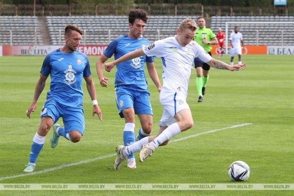 Минское "Динамо" догнало футболистов "Шахтера" в чемпионате Беларуси Минское "Динамо" догнало футболистов "Шахтера" в чемпионате Беларуси