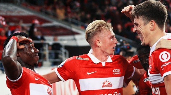 "Спартак" одолел футболистов "Локомотива" в чемпионате России