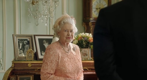 Великое камео Елизаветы II на Олимпиаде-2012: утаила съемки с Бондом даже от семьи, а детали вскрылись через 10 лет