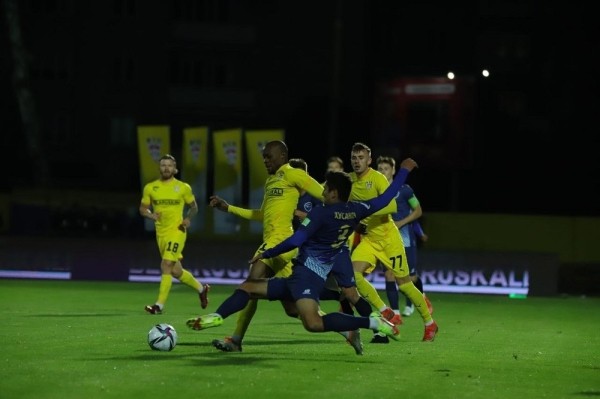 Футбол. "Энергетик"-БГУ с минимальным счетом обыграл "Шахтер" и единолично возглавил таблицу
Футбол. "Энергетик"-БГУ с минимальным счетом обыграл "Шахтер" и единолично возглавил таблицу