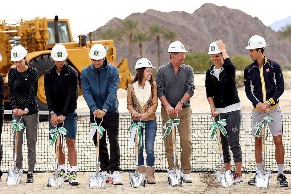 У Федерера хватает пересечений с Беларусью: кум из нашей страны, первый титул забрал у Мирного (потом вдвоем наверстали), не сумел вдохновить Азаренко