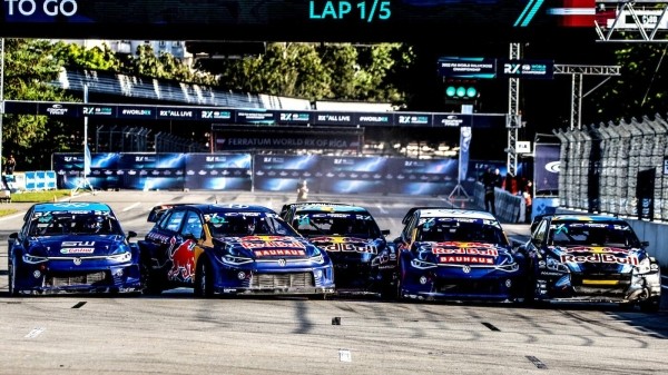 Два розных этапы сусветнага ралі-кросу ў Рызе і адзін і той жа Йохан Крыстофесан у якасці іх пераможца Два розных этапы сусветнага ралі-кросу ў Рызе і адзін і той жа Йохан Крыстофесан у якасці іх пераможца