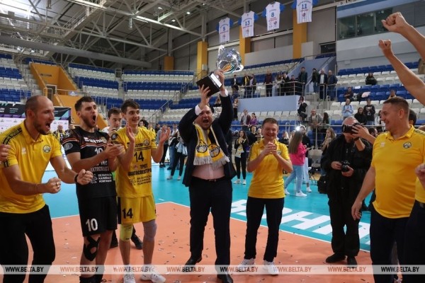 Солигорский "Шахтер" обыграл "Строителя" в матче за Суперкубок Беларуси по волейболу Солигорский "Шахтер" обыграл "Строителя" в матче за Суперкубок Беларуси по волейболу