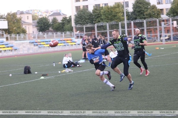 ФОТОФАКТ: В Минске прошел чемпионат Беларуси по флаг-футболу среди мужских и женских команд ФОТОФАКТ: В Минске прошел чемпионат Беларуси по флаг-футболу среди мужских и женских команд