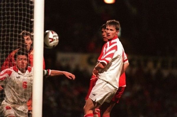 Хватит ныть из-за неудач сборной Беларуси по футболу – здесь тоже есть красота и эпос: мощные драмы, история на наших глазах и много радости. Учимся любить своё!