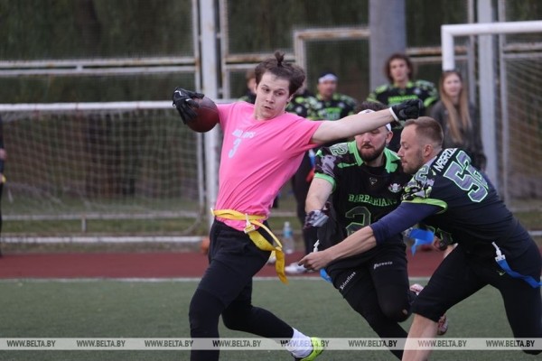 ФОТОФАКТ: В Минске прошел чемпионат Беларуси по флаг-футболу среди мужских и женских команд ФОТОФАКТ: В Минске прошел чемпионат Беларуси по флаг-футболу среди мужских и женских команд