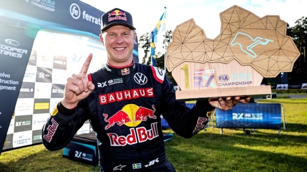 Два розных этапы сусветнага ралі-кросу ў Рызе і адзін і той жа Йохан Крыстофесан у якасці іх пераможца Два розных этапы сусветнага ралі-кросу ў Рызе і адзін і той жа Йохан Крыстофесан у якасці іх пераможца