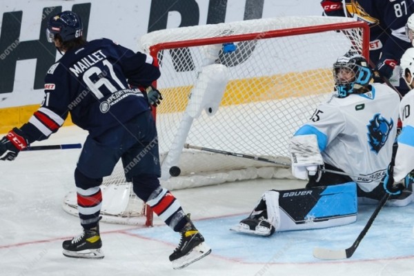 Хоккей. Минское "Динамо" уступило в гостях магнитогорскому "Металлургу"
Хоккей. Минское "Динамо" уступило в гостях магнитогорскому "Металлургу"