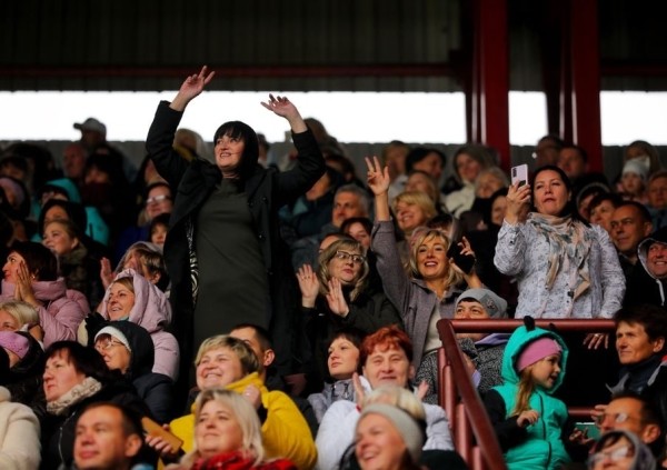 Кринж дня. Стадион «Гомеля» принял концерт российского поклонника войны (он увидел в Украине банды из Америки) – свободных мест было не найти