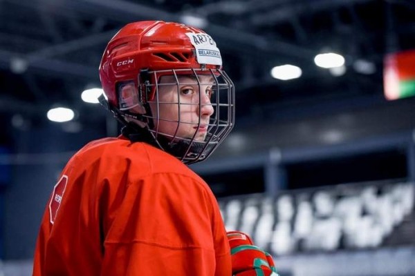 Хоккей.  Артем Левшунов прибыл в американский город Грин-Бэй для подготовки к дебютному сезону в USHL
 