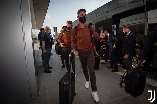 «ПСЖ» и Dior, «Рома» и Fendi, «Атлетико» и Philipp Plein. Кто одевает топ-клубы вне поля?