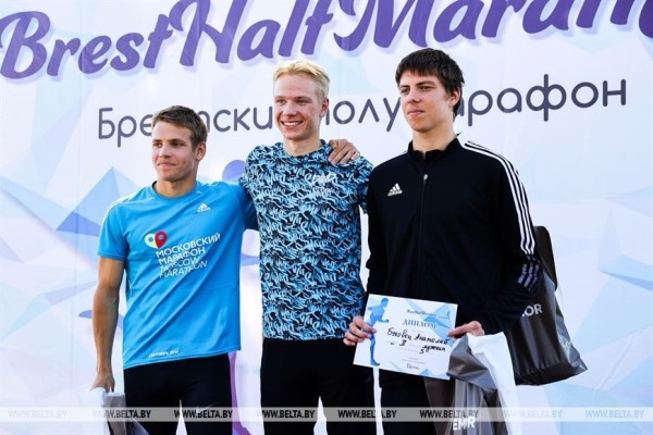 РЕПОРТАЖ: Скорость и выносливость: полумарафон провели в Бресте