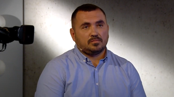 Коллега истерзанного на Окрестина брата Девятовского воспел режим: выдумал госоплату сборов в США, назвал санкции к Беларуси трагедией мира, отверг «амбиции анализировать» Коллега истерзанного на Окрестина брата Девятовского воспел режим: выдумал госоплату сборов в США, назвал санкции к Беларуси трагедией мира, отверг «амбиции анализировать»