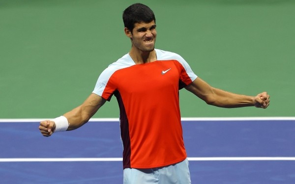 Теннис. Карлос Алькарас стал самой молодой первой ракеткой мира в истории. Он побил рекорд Ллейтона Хьюитта
Теннис. Карлос Алькарас стал самой молодой первой ракеткой мира в истории. Он побил рекорд Ллейтона Хьюитта