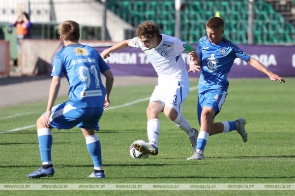 Минское "Динамо" догнало футболистов "Шахтера" в чемпионате Беларуси Минское "Динамо" догнало футболистов "Шахтера" в чемпионате Беларуси