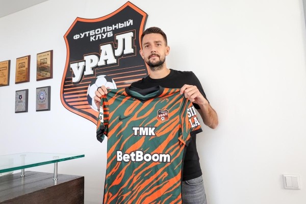 Гончаренко подписал в «Урал» «грязного убийцу детей» – в пьяном ДТП от авто футболиста погиб ребенок. 18 лет назад в ситуации новичка оказался Глеб