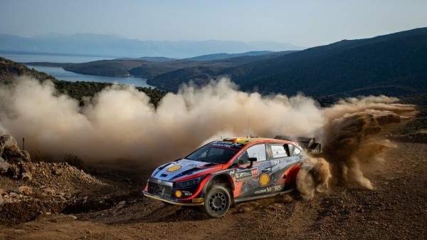 Узнагарода за цярпенне. Цьеры Нэвіль выйграў Ралі Грэцыя, а каманда Hyundai акупіравала ўвесь подыум Узнагарода за цярпенне. Цьеры Нэвіль выйграў Ралі Грэцыя, а каманда Hyundai акупіравала ўвесь подыум