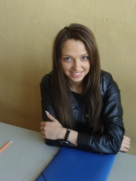 Девушка с билборда, «королева танцполов», официантки – какими были жены беларусских футболистов, когда знакомились с ними