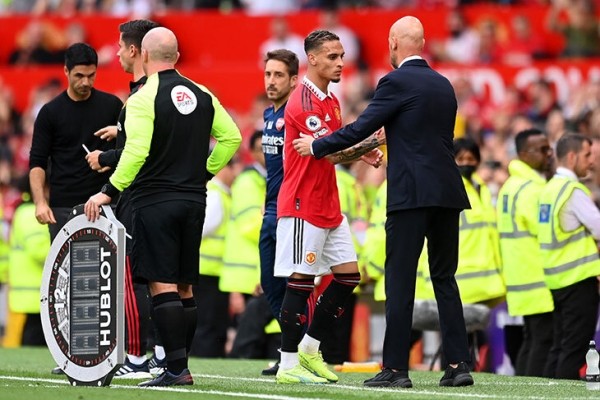 Антони – самый парадоксальный трансфер лета. «МЮ» точно переплатил (до 40 млн), но для Тен Хага это важное усиление Антони – самый парадоксальный трансфер лета. «МЮ» точно переплатил (до 40 млн), но для Тен Хага это важное усиление