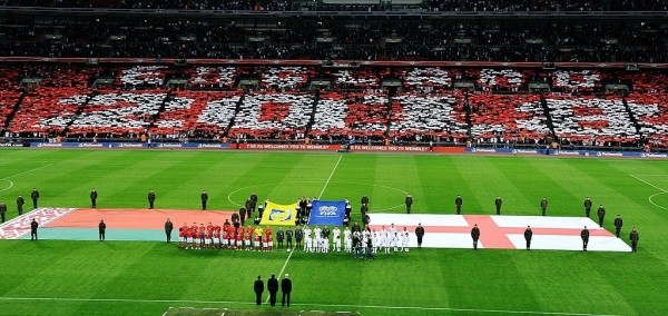 Когда-то на белфутбол хорошо ходили в Европе: «Гомель» в двух матчах посмотрели почти 100 тысяч зрителей, минское «Динамо» прилично собирало в Австрии и Турции Когда-то на белфутбол хорошо ходили в Европе: «Гомель» в двух матчах посмотрели почти 100 тысяч зрителей, минское «Динамо» прилично собирало в Австрии и Турции